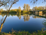 Le Doubs à coté du camping Bijou du Doubs dans la lumière du matin