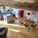 Gîte Vers le Sud sur 2 1/2 étages pour 5 personnes, coin à manger et cuisine rez-de-chaussée
