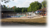 La piscine et le snack du camping de Cuisery