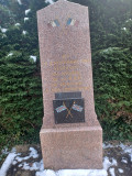 Sur la stèle, l'inscription : 