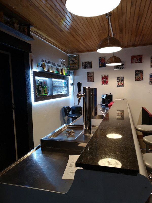 bar