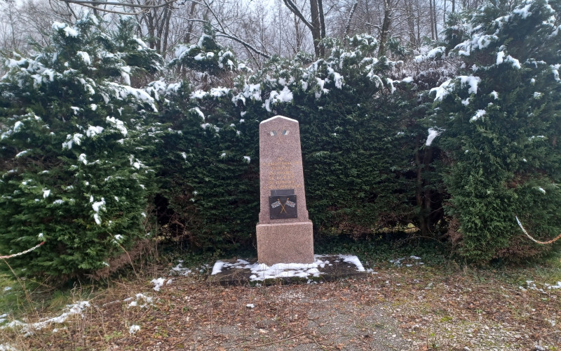 La stèle rappelant la crash du 8 novembre 1941 - Lieu n°39