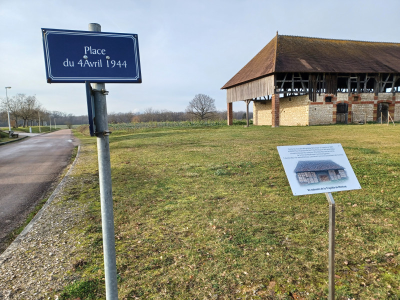 Panneau d'interprétation et plaque de rue - Lieu n°24