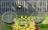 2jardin poste fauteuils de jardin verres de jus de fruits