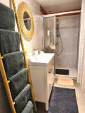 Salle de bain/douche et WC - © Propriétaire Aline Buchaillard Salle de bain/douche et WC