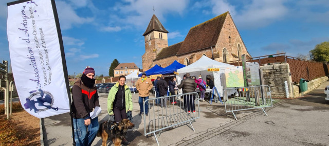 Au départ, au village de Madame d'Artagnan