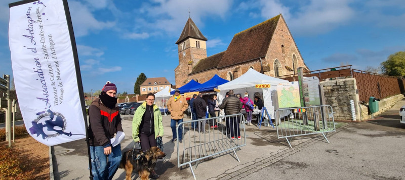 Au départ, au village de Madame d'Artagnan Au départ, au village de Madame d'Artagnan