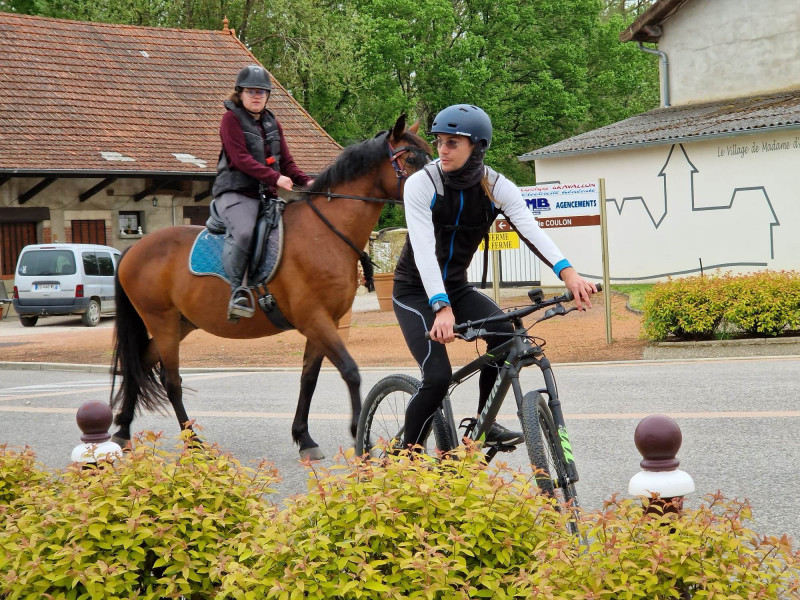 A pied mais aussi à cheval et en VTT A pied mais aussi à cheval et en VTT