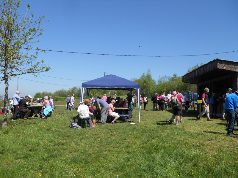 Ravitaillement et pause à la table d'orientation 