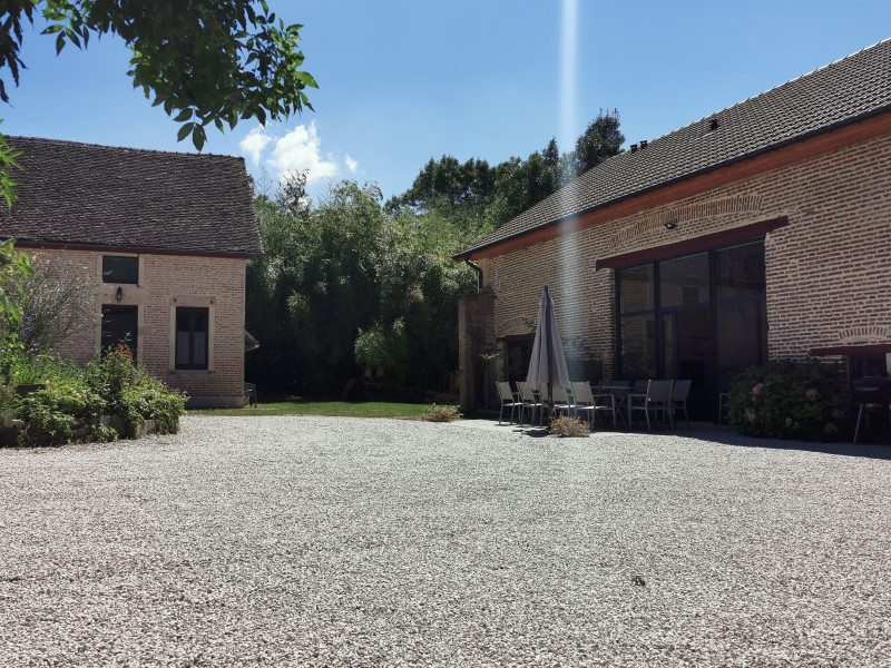 cour 2 maisons