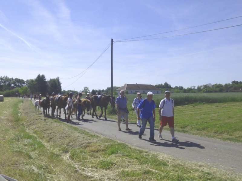 les randonneurs arrivent au ravitaillement